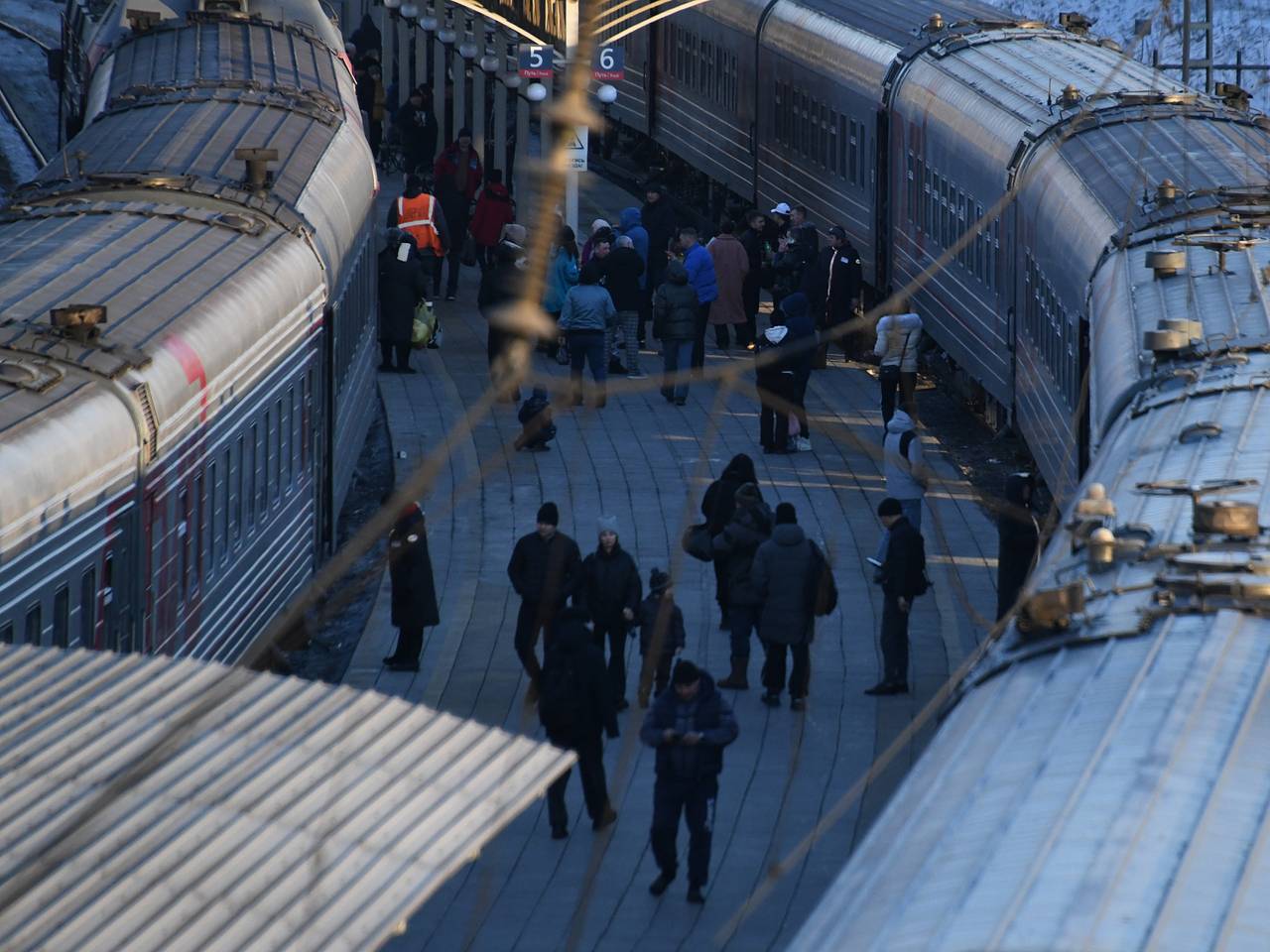 Три пассажирских поезда задержались из-за схода вагонов в Ульяновской области