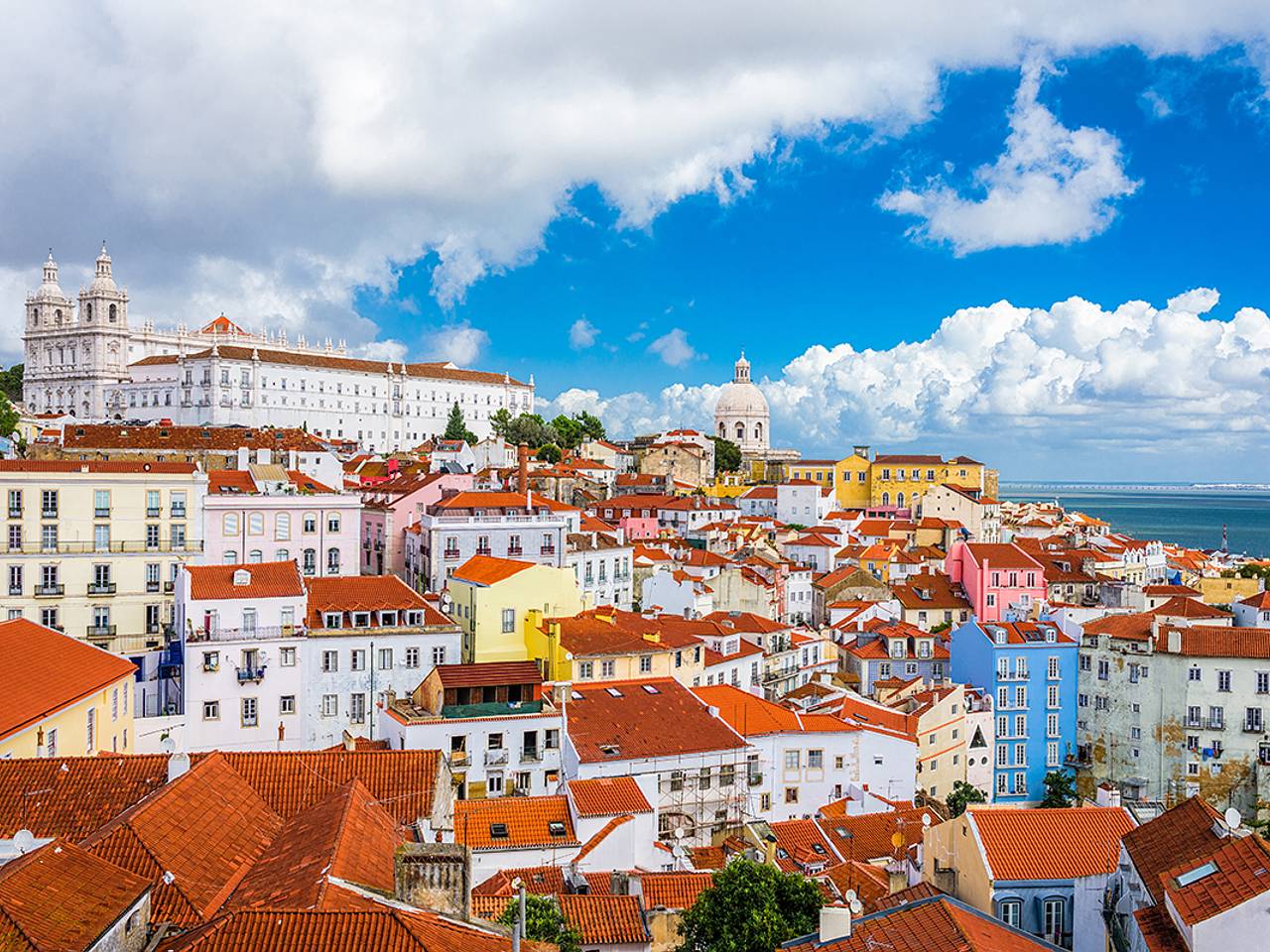 Названы самые красочные города мира для путешествий