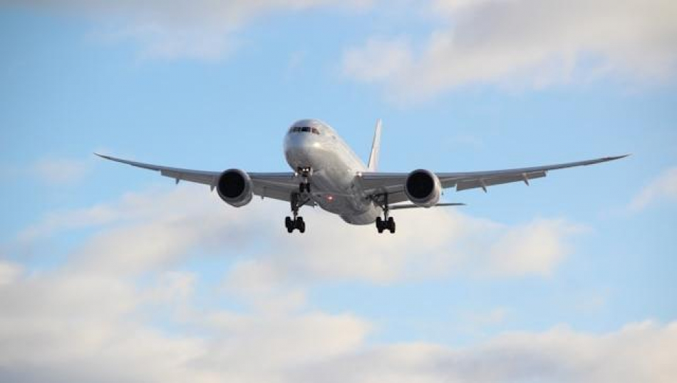 На Ближнем Востоке &mdash; перемирие, но цены на топливо не снизятся, а эксперты обсуждают Azur Air