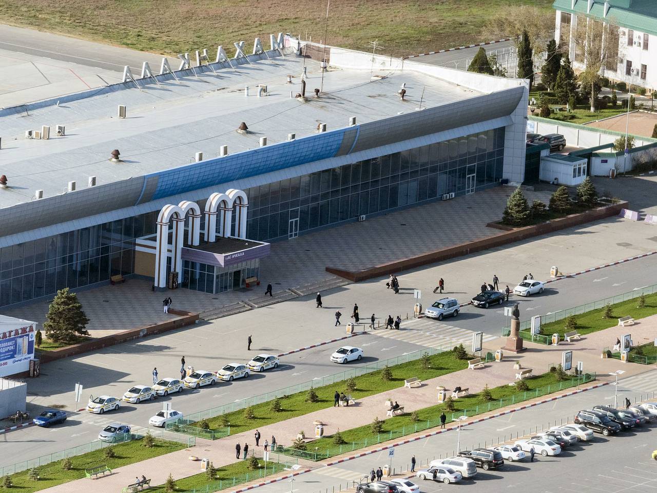 Все аэропорты Северного Кавказа начали принимать и отправлять самолеты