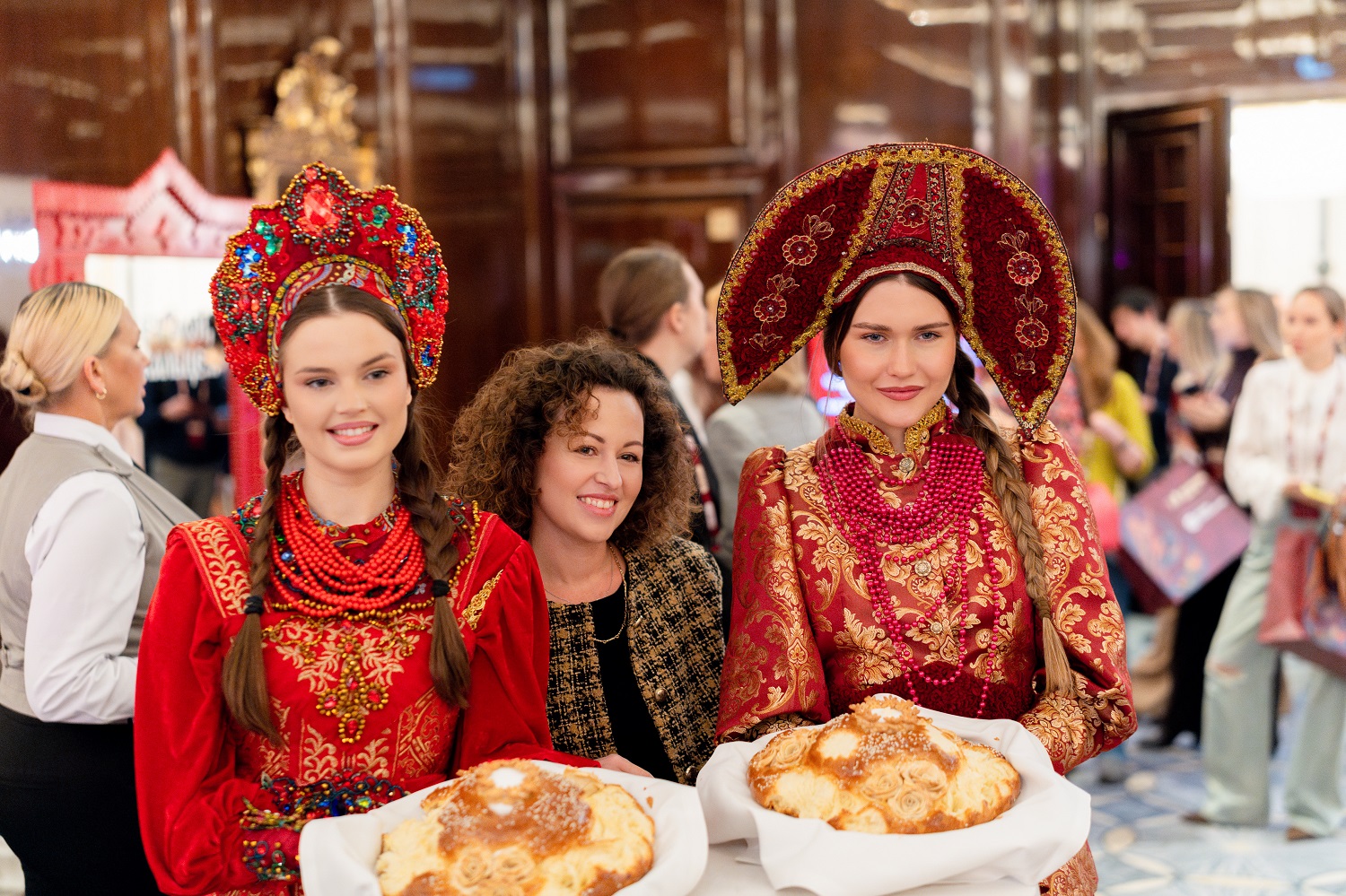 Русский стиль, 1200 агентов, ИИ-ассистент: как прошел юбилейный День &laquo;Русского Экспресса&raquo;