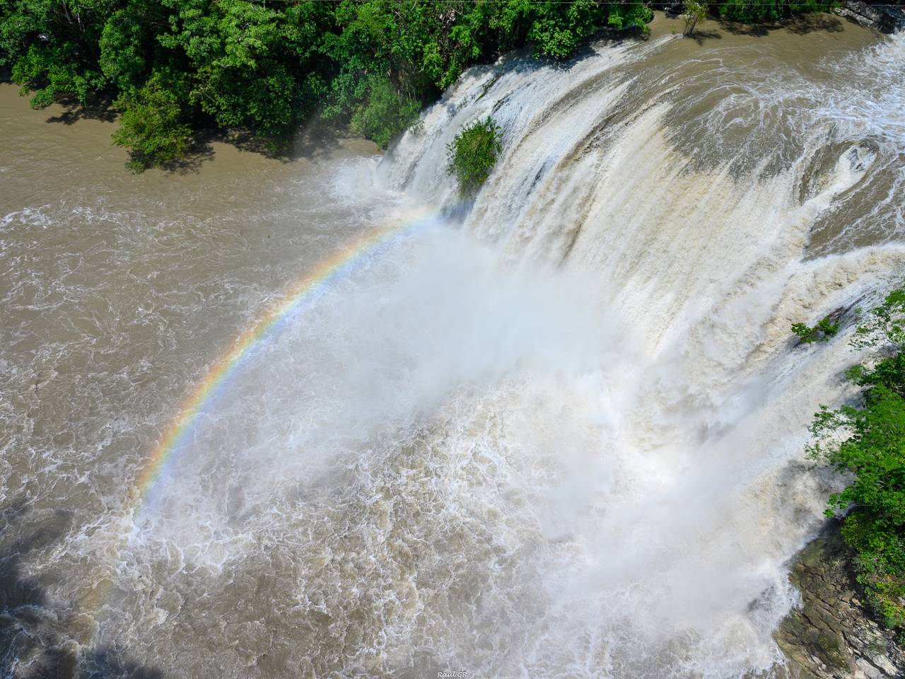 Россиянка описала курорт в Мексике фразой &laquo;выжили &mdash; уже праздник&raquo;