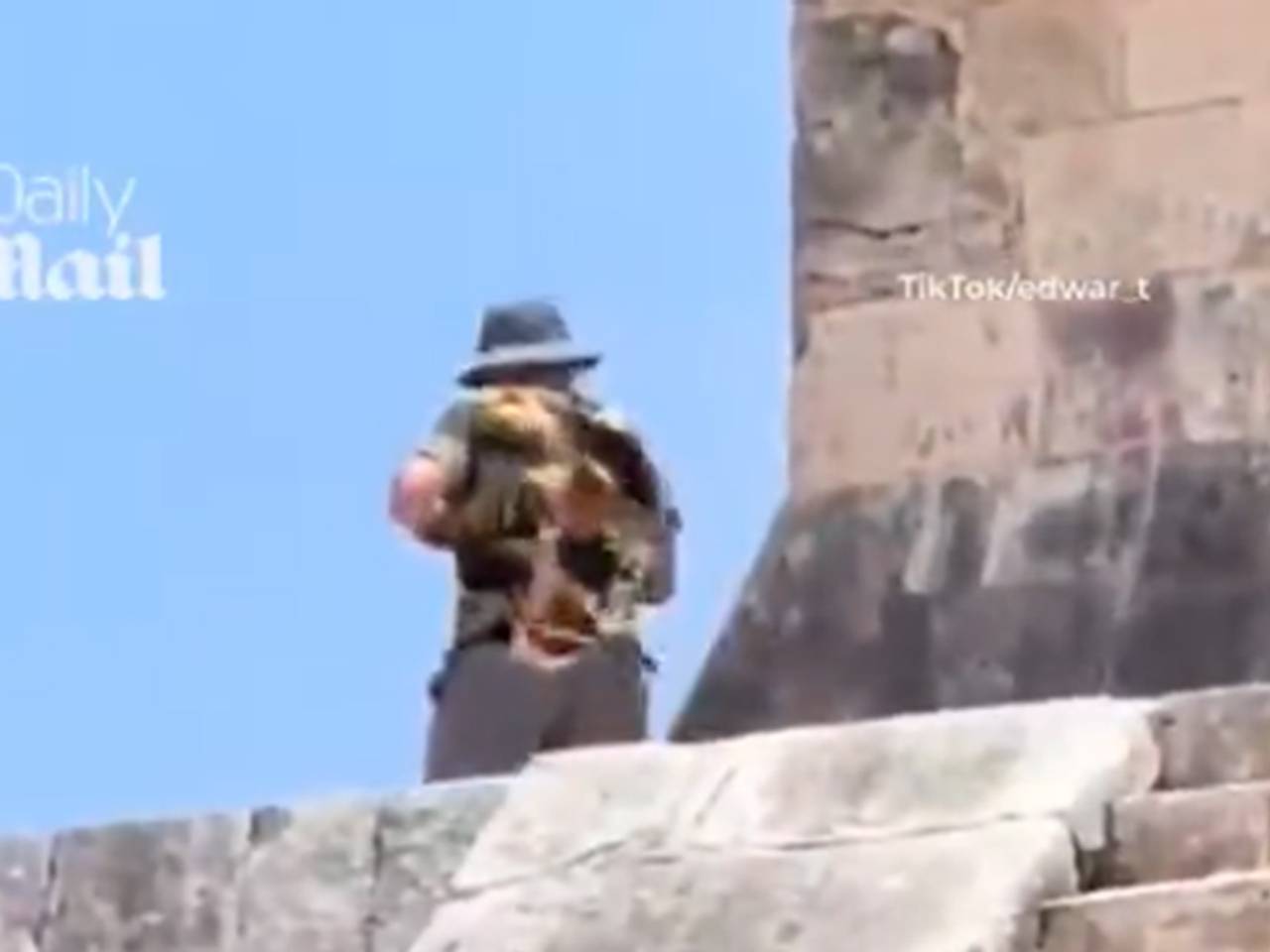 Туристы залезли на древнюю пирамиду в Мексике, попали на видео и нарвались на гнев местных