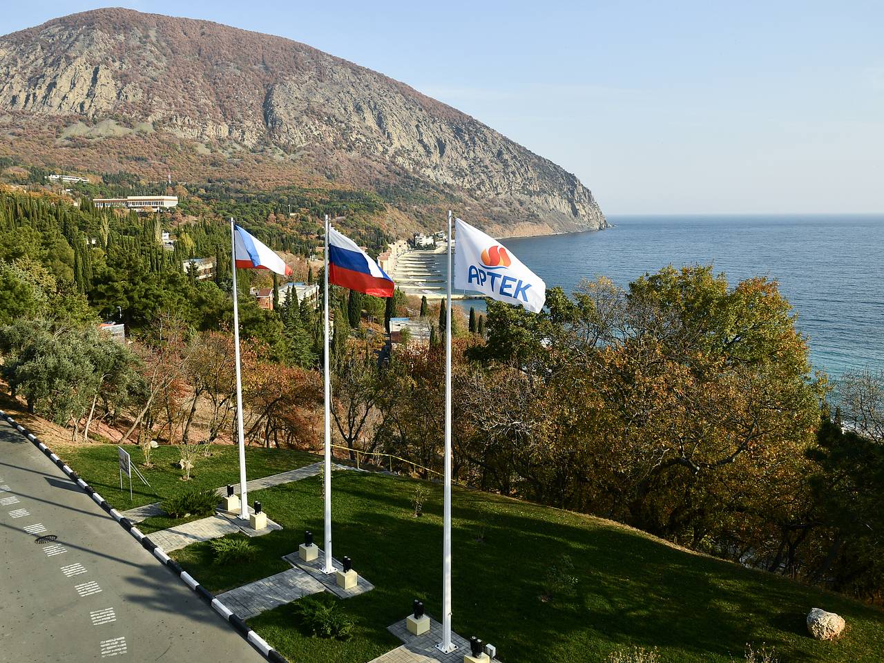 Летние лагеря Крыма приостановили прием детей