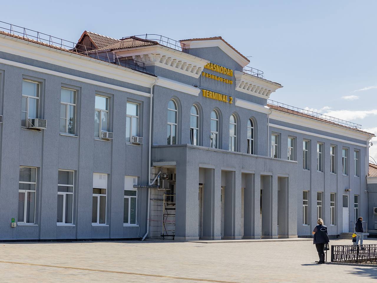 Аэропорт на юге России временно перестал принимать и отправлять самолеты