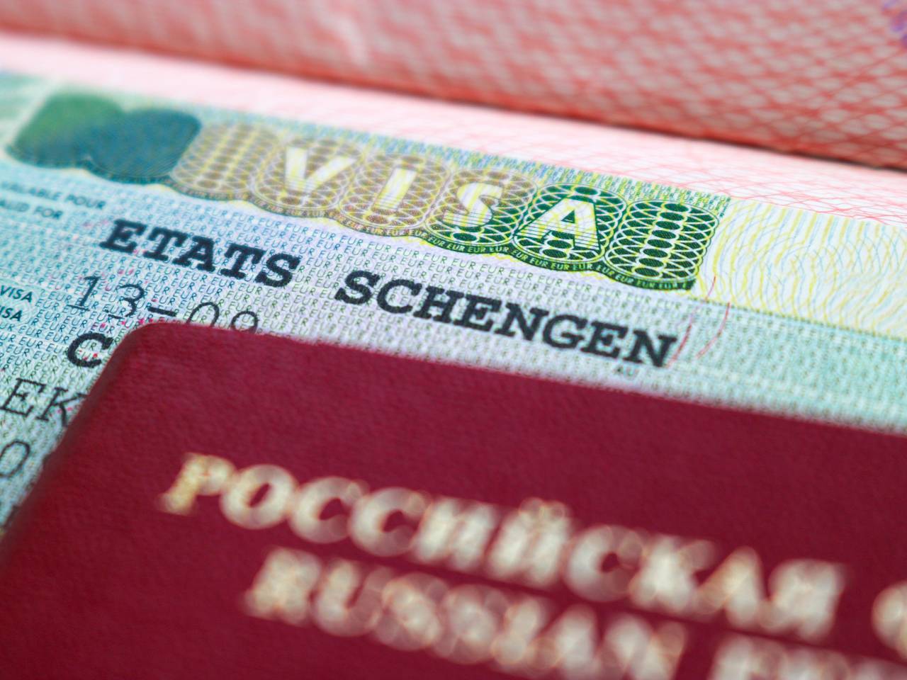 11 стран Европы потребовали ужесточить правила выдачи шенгенских виз россиянам