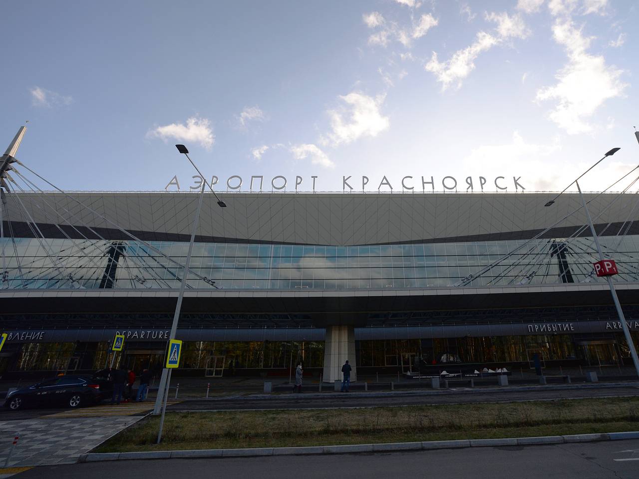Пассажирский самолет ударили телетрапом в аэропорту России