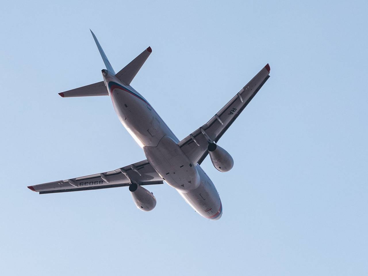 Летящий из Стамбула в Минеральные Воды Sukhoi Superjet подал сигнал бедствия