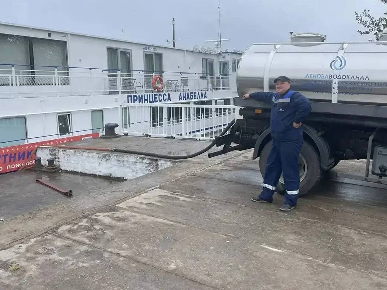 Десятки туристов застряли без воды на теплоходе в России