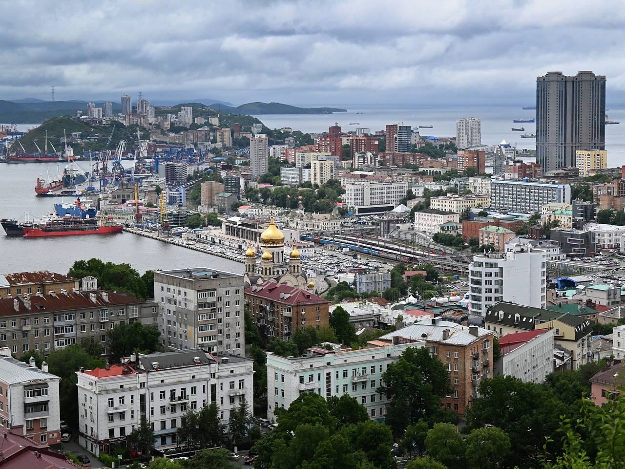 Очевидцы заметили дымящийся самолет над российским городом