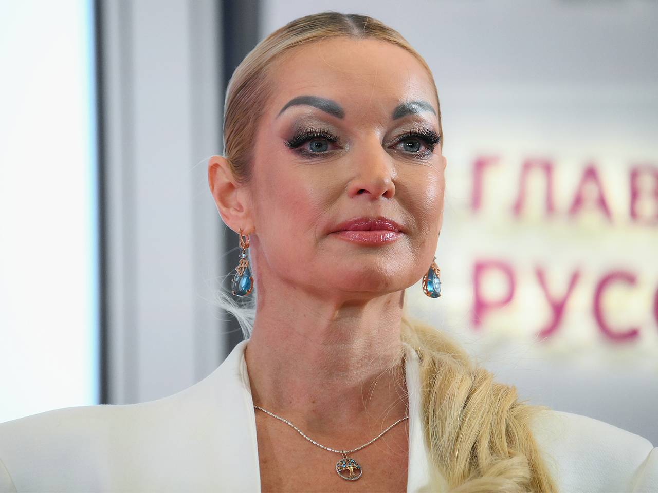 Пропустившая рейс на Мальдивы Волочкова устроила скандал и пожаловалась на издевательство