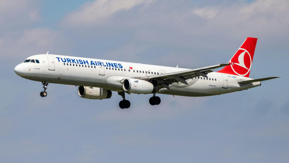 Авиакомпания Turkish Airlines отменяет и задерживает рейсы
