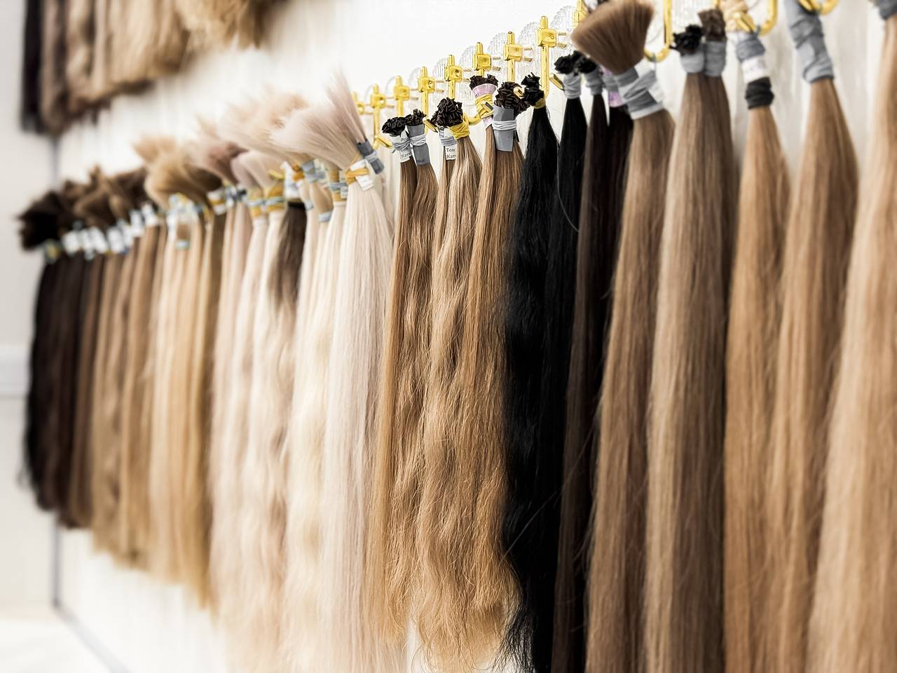 Девушка привезла из Дубая 55 килограммов волос и заинтересовала российских таможенников