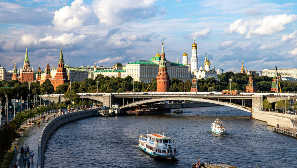 Иностранные туристы тратят в Москве почти в 4,5 раза больше российских Иностранные туристы тратят в Москве почти в 4,5 раза больше российских