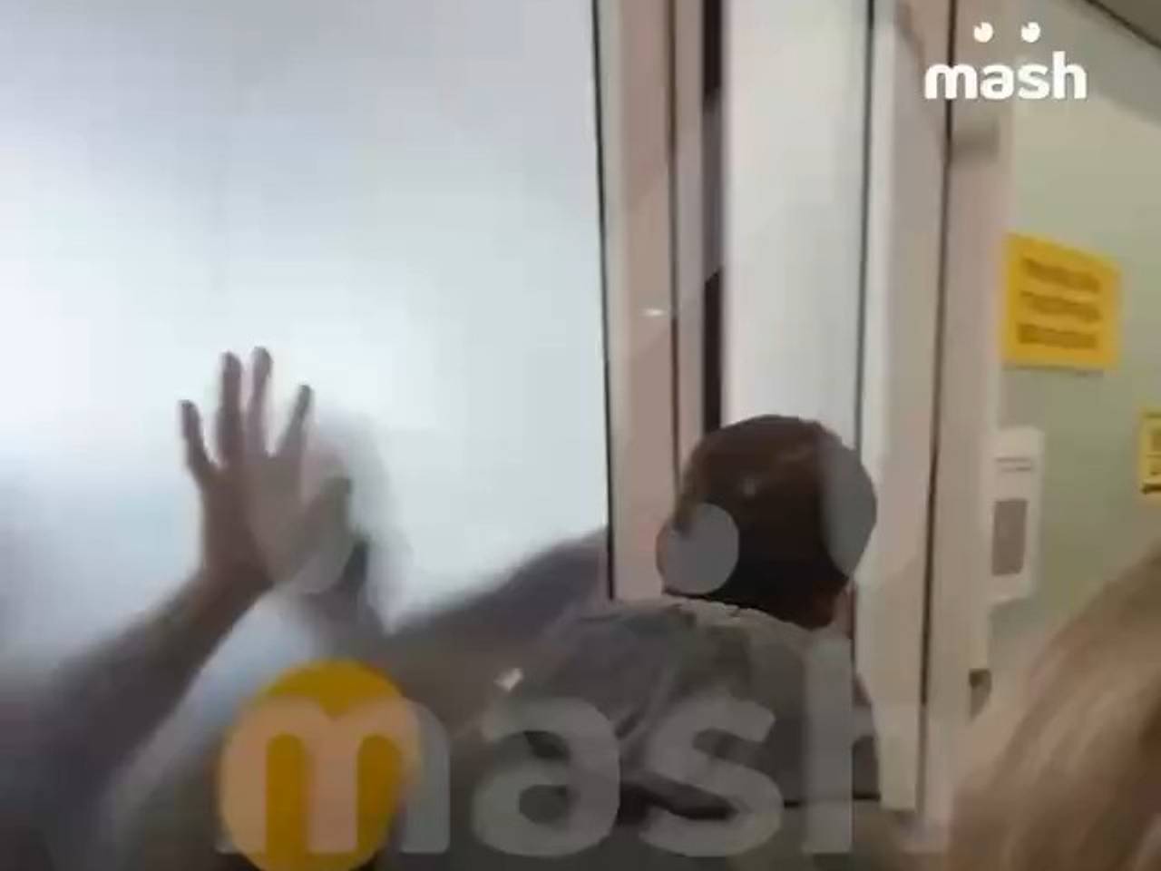 Пассажиры российского аэропорта устроили бунт и попали на видео