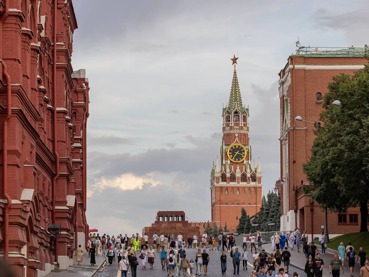 Американцы прошлись по барам в Москве и удивились общению с россиянами