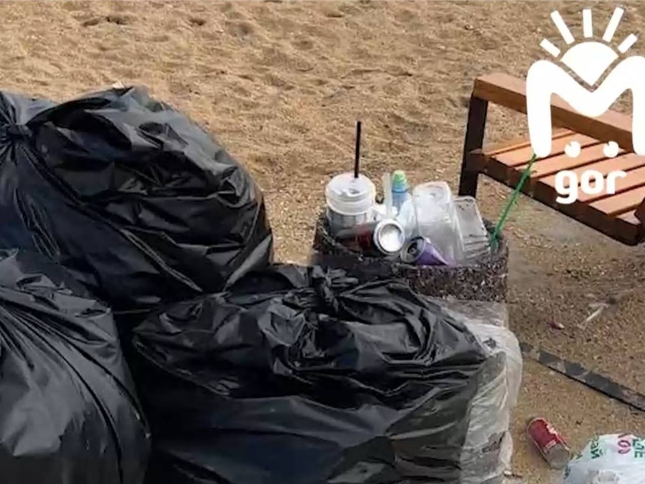Горы мусора на пляжах Каспийского моря попали на видео
