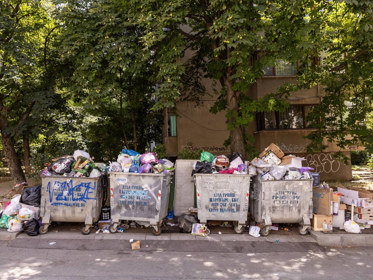 Тревел-блогер побывал в Болгарии и пожаловался на горы мусора и убитые дороги