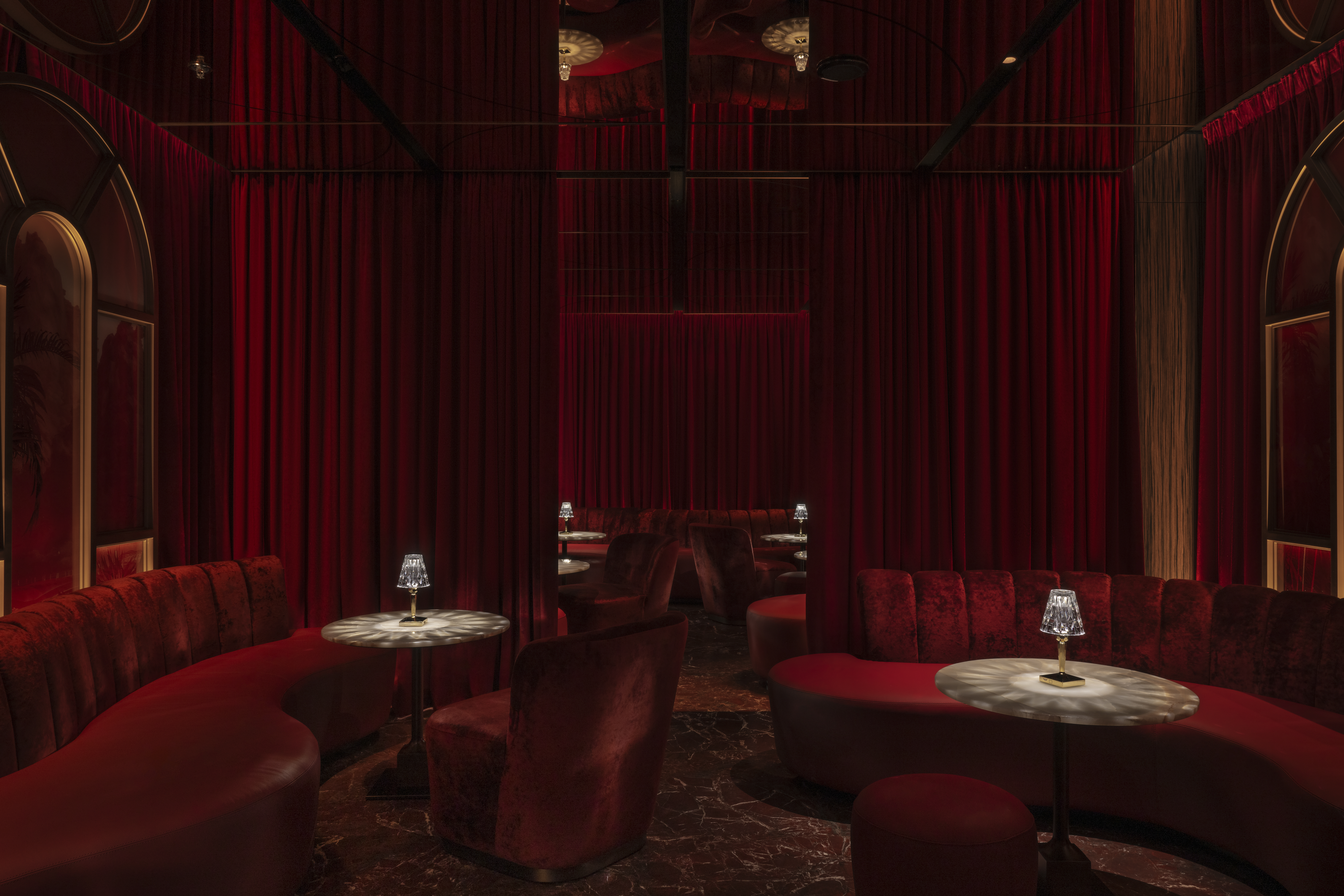 Культовый бассейн, частный пляж и дух Miami Beach: чем Delano Dubai привлечёт туристов Культовый бассейн, частный пляж и дух Miami Beach: чем Delano Dubai привлечёт туристов