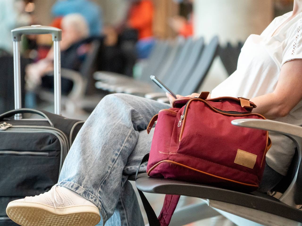 Россиянку с дочерью-инвалидом продержали в аэропорту Турции три дня без еды и воды