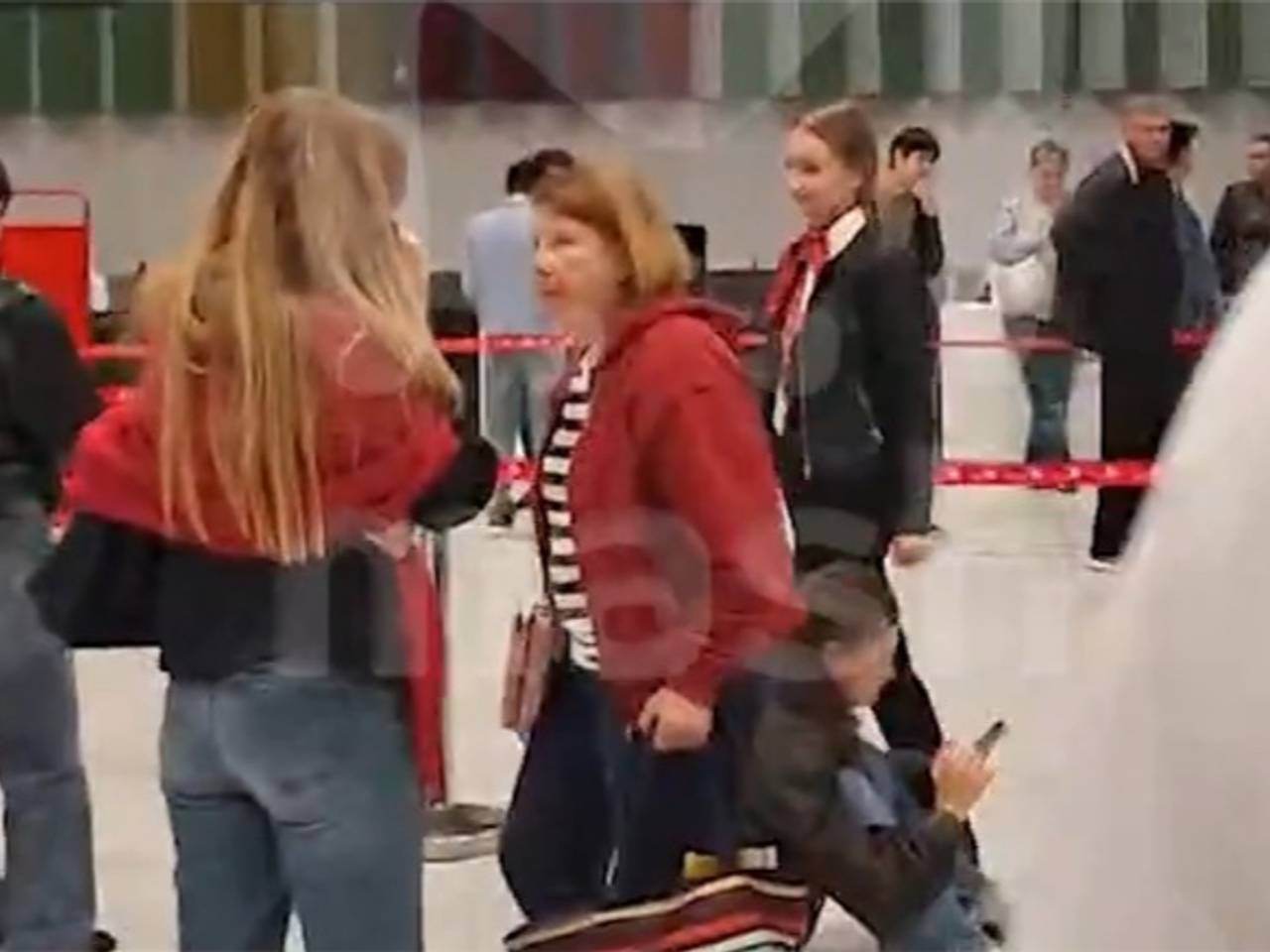 Десятки россиян застряли в Абхазии на сутки из-за поломки самолета